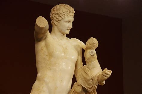 el niño hermes escultura|Hermes con el niño Dioniso .